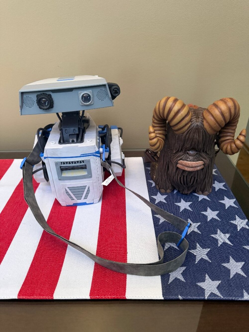 Bantha Sipper and BDX DROID Popcorn Bucket Brand New w/Lanyards